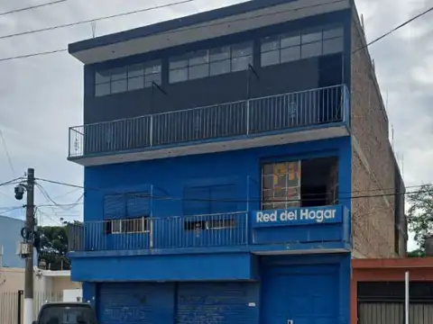 Local comercial con depósitos