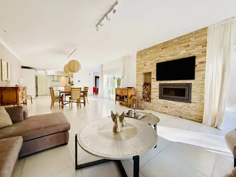 VENTA CASA 4 DORMITORIOS EN B° GAMMA - NEUQUEN