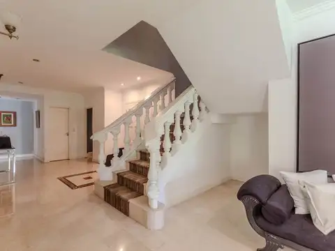 Casa 7 ambientes con 6 baños