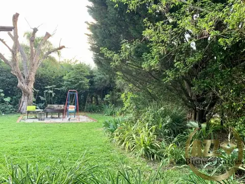 Casa en Venta con 4 cocheras