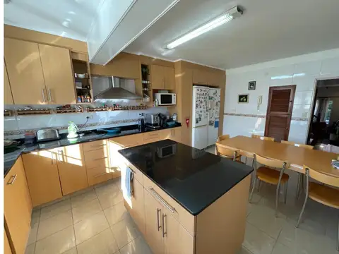 Casa 5 ambientes con 5 baños