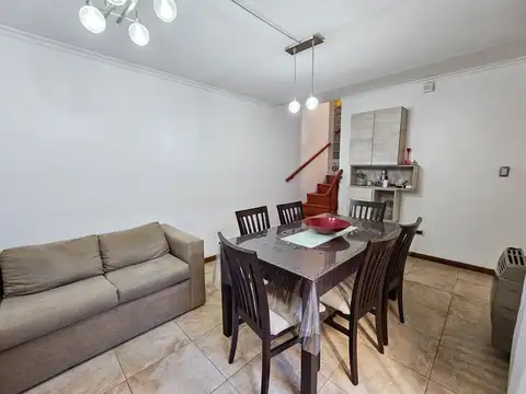 Casa 5 ambientes con 2 baños