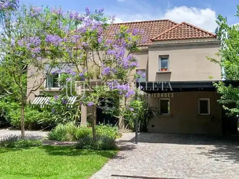 Casa sobre lote interno en Ayres de Pilar