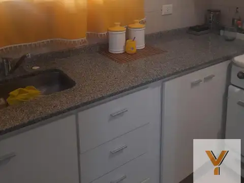 Casa en venta - 2 Dormitorios 2 Baños - 85Mts2 - Lobos