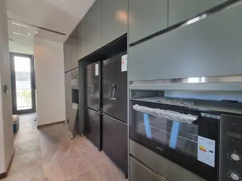 Casa en Venta con 4 cocheras