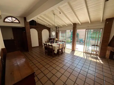 Casa en Venta 4 AMB | Barrio Naon | C/Garage, Patio, Parrilla y Terraza | 227m2