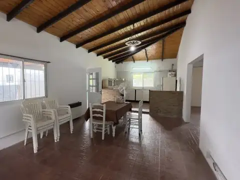 Casa en Funes con lote de 440 m² pileta y gran potencial de ampliación