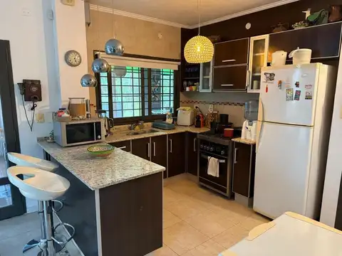 Casa 4 ambientes con 3 baños