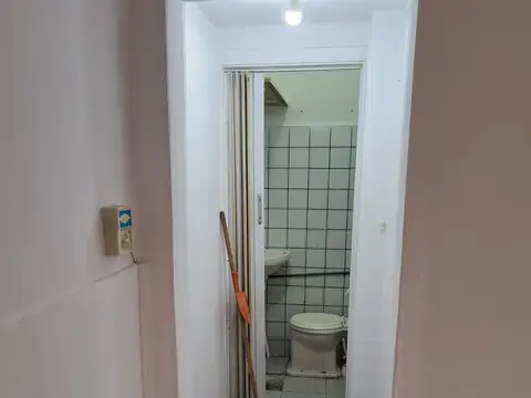 Nuñez local en alquiler a una cuadra y media de Cabildo..