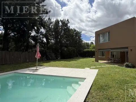 Casa en alquiler anual amoblado en el barrio Los Sauces, Nordelta