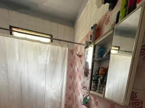 CASA CON GALERIA Y PARRILLA EN VENTA, GENERAL LAS HERAS