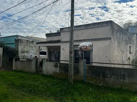 CASA CON GALERIA Y PARRILLA EN VENTA, GENERAL LAS HERAS