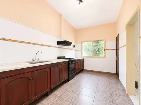 Casa en Alquiler con 6 cocheras