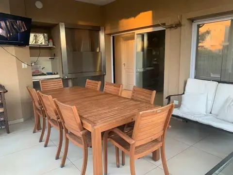 Casa 5 ambientes con 2 baños