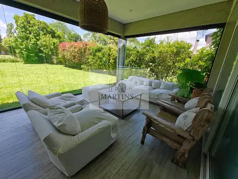 Casa en Alquiler Temporal con 5 cocheras