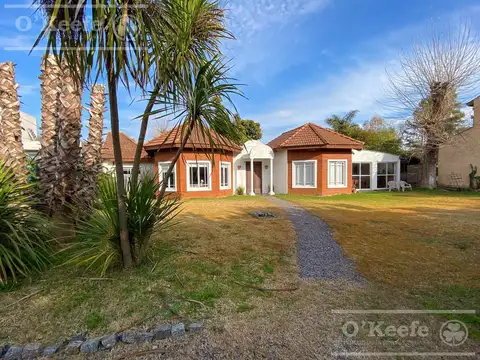 Casa en venta en una planta en Barrio El Carmencito, Guillermo E Hudson, apta crédito.-