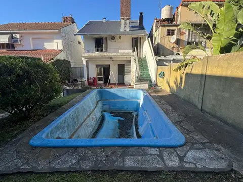 CASA EN VENTA 4AMB QUILMES PARA RECICLAR
