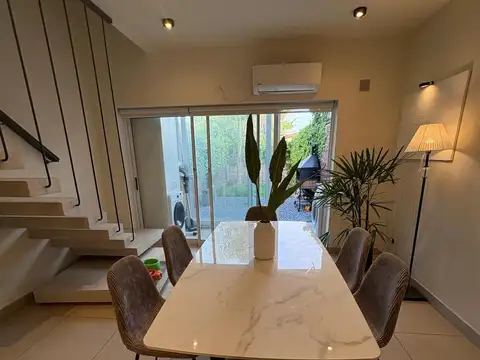 Depto Tipo Casa en Venta con 1 cocheras