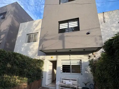 Triplex 4 ambientes a la venta en Ituzaingo