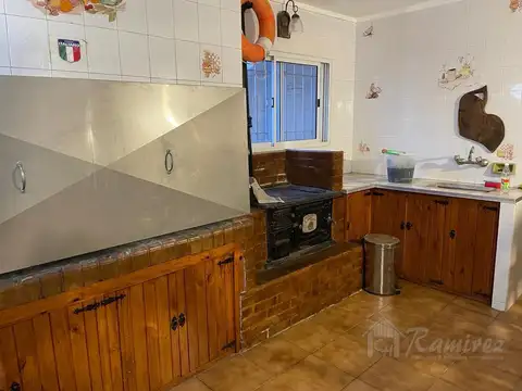 Casa en Venta con 3 cocheras