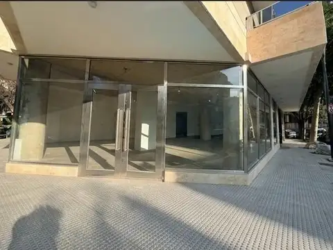 Local en esquina José Hernández y Vidal Belgrano - PB y SS alquiler o venta