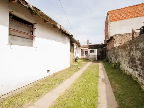 VENTA CASA 3 AMB EN POLVORINES A REFACCIONAR