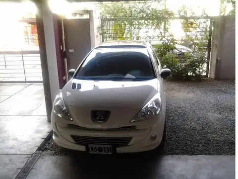 Venta cochera semicubierta, muy fácil acceso, San Isidro.