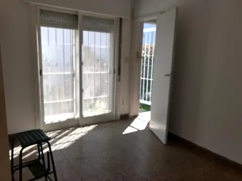 Depto. Tipo Casa Fte.  Sarmiento 1111 Quilmes Este