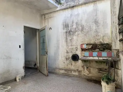 Casa 5 ambientes con 1 baño