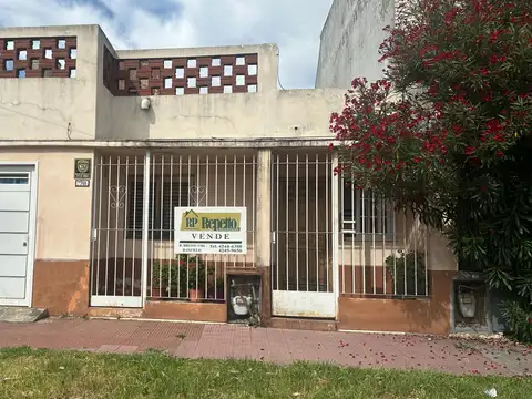 CASA ESTILO AMERICANA A REFACCIONAR