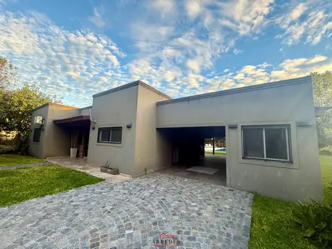 Venta · Casa 4 ambientes · con hidromasaje · apta crédito · Parque Sakura