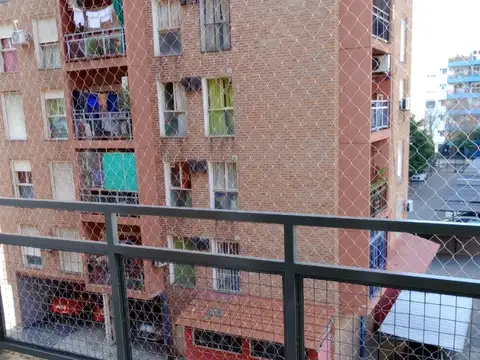 3 ambientes al frente con balcon   IMPECABLE  