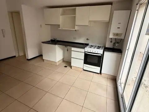 VENTA DEPARTAMENTO DE 1 DORMITORIO CON PATIO ALQUILADO