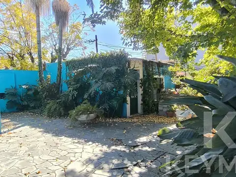 Casa 6 ambientes con 2 baños