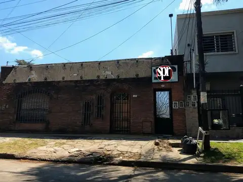 Venta Monoambiente con patio en Morón.