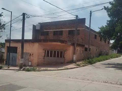 ALQUILER AMPLIO GALPON DEPOSITO BARRIO SAN VICENTE