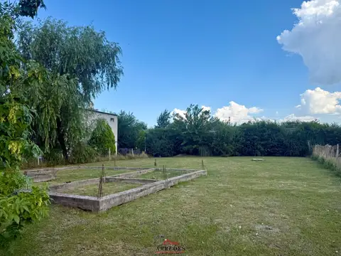 Venta · Lote con perforación, alambrado y encadenado · Parque Sakura 100