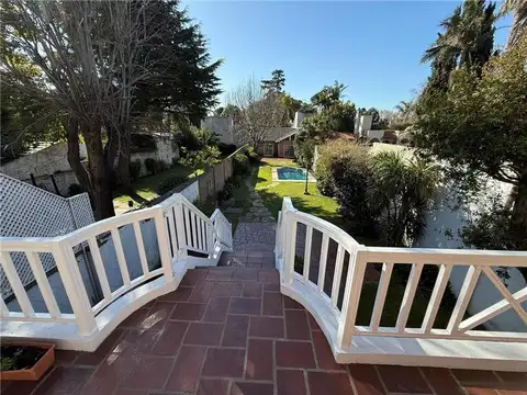 Casa en Venta con 4 cocheras
