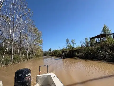 Islas De Arroyo Cuevas Grandes Y Rio Parana
