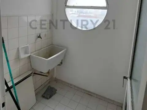 DEPARTAMENTO DE 1 DORMITORIO EN 7 Y 57 CON COCHERA Y BAULERA