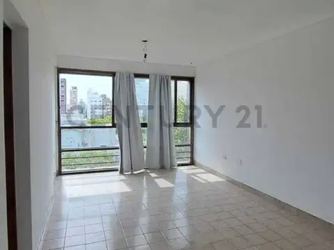 DEPARTAMENTO DE 1 DORMITORIO EN 7 Y 57 CON COCHERA Y BAULERA