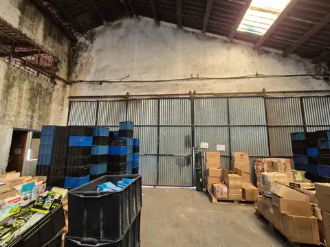 Depósito en VENTA con entrada por 3 calles - Subdividible  - 3900 m2