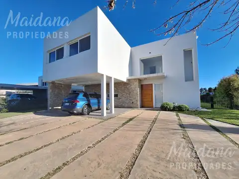 Excelente casa en venta con vista al Golf  Haras Santa Maria "El Trebol"
