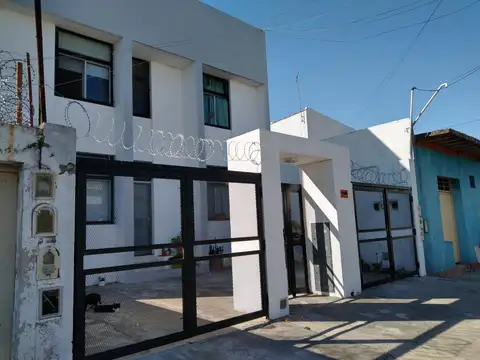Depto. tipo casa  2 amb con balcón