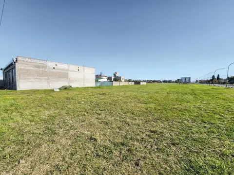 Terreno en esquina apto desarrollo comercial camino a Funes