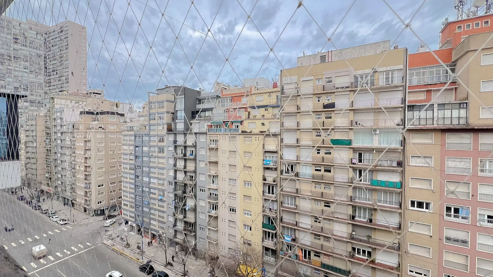 Venta Depto 2 amb frente con balcón y cochera