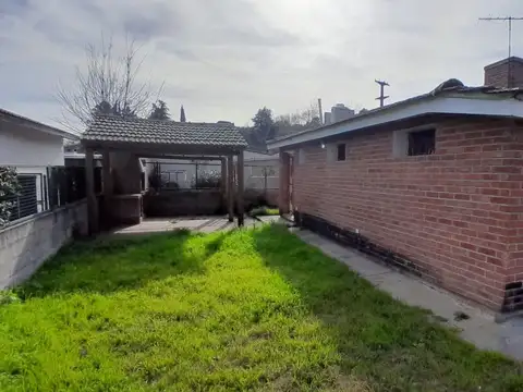 Casa 5 ambientes con 1 baño