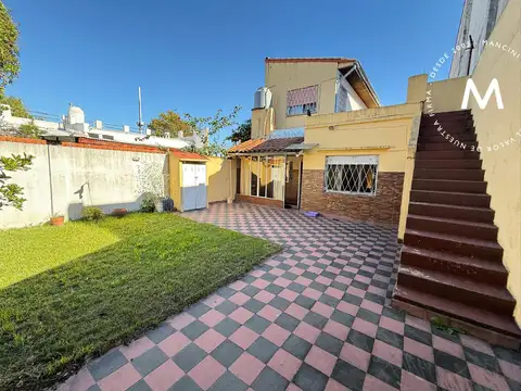 APTO CRÉDITO - Casa de 3 ambientes con cochera y patio - Villa Ballester