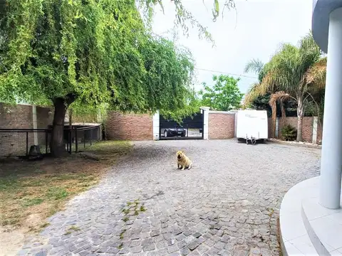 Casa estilo moderno en venta de 3 ambientes en Berazategui