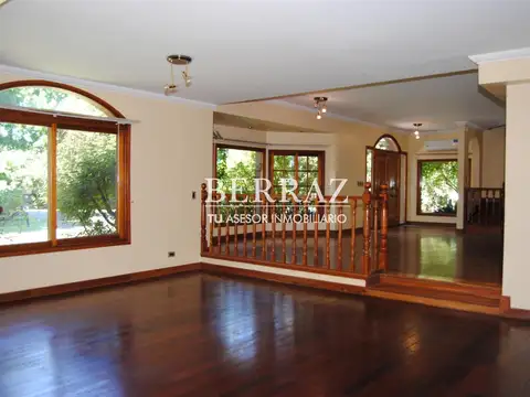 Casa venta 5 ambientes en Village Golf